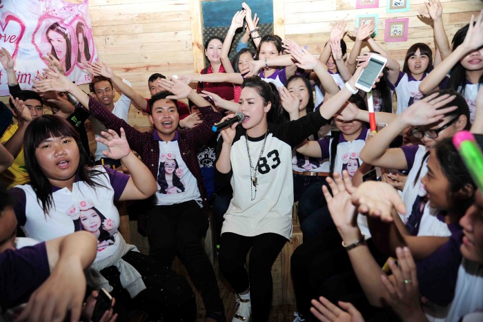 Thiết kế áo nhóm: áo lớp