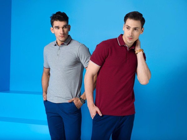 Ảnh 5: Form áo thun polo nam suông lai xẻ tà kiểu Châu Âu (Nguồn: Internet)