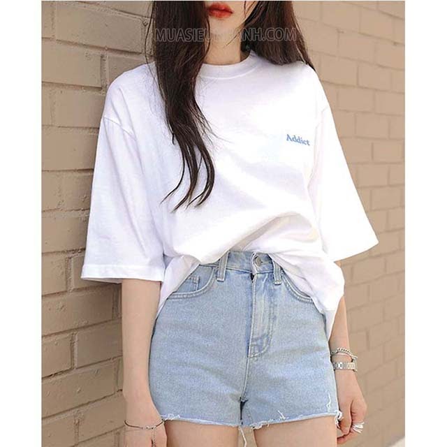 Áo thun oversize phối quần short jean