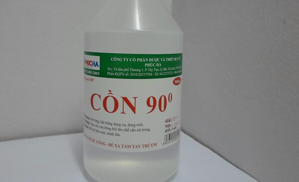 Cách dùng cồn hoặc rượu để tẩy vết mực trên áo