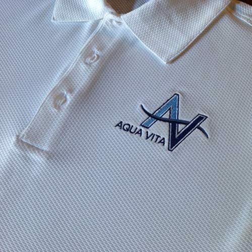 Logo được thêu lên đồng phục