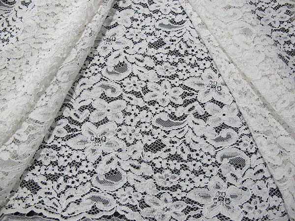 Trang trí áo sơ mi bằng vải ren