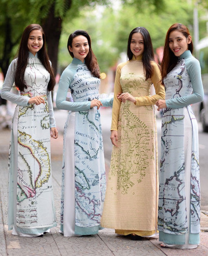 Vải voan với tính chất mềm mại, nữ tính được rất nhiều chị em công sở lựa chọn để may đồng phục.