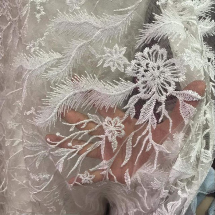 Vải ren(hay còn gọi là Lace) là một loại vải đặc biệt được tạo nên  nhờ việc bện, lặp hoặc xoắn sợi chỉ. 