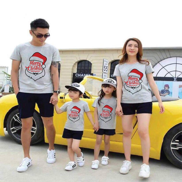 May áo gia đình mùa đông với họa tiết cây thông nô en