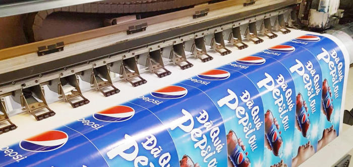 Giấy là loại chất liệu phổ biến nhất trong in decal. 