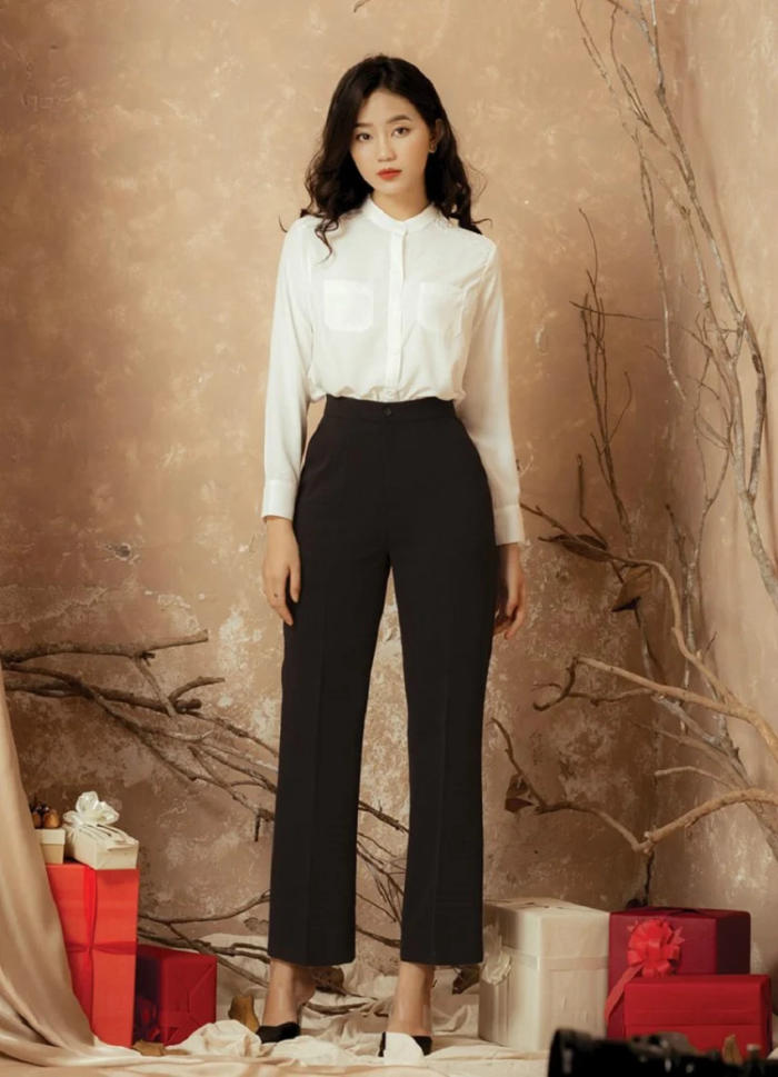 Ưu điểm của cách phối áo với quần tây nữ là tính lịch sự, chuyên nghiệp.