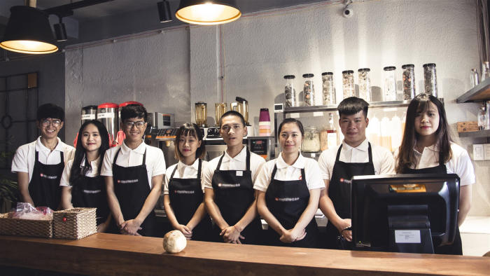 Đồng phục quán cafe giúp để lại ấn tượng về hình ảnh chuyên nghiệp trong mắt khách hàng 