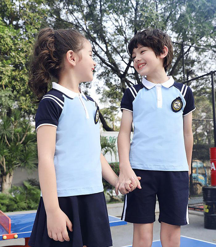 Đồng phục học sinh tiểu học có nhiều kích cỡ phù hợp với từng giới tính và từng độ tuổi 