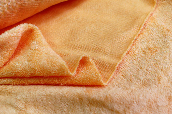 Chất liệu nỉ lông dày dặn, mềm mại phù hợp may áo hoodie vào mùa đông